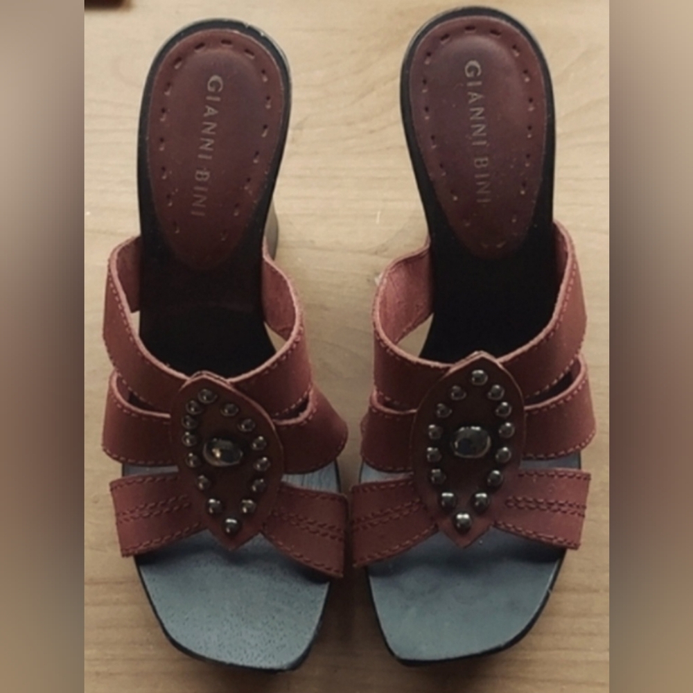 Gianni Bini leather wedges with silver hardware - Picture 2 of 9